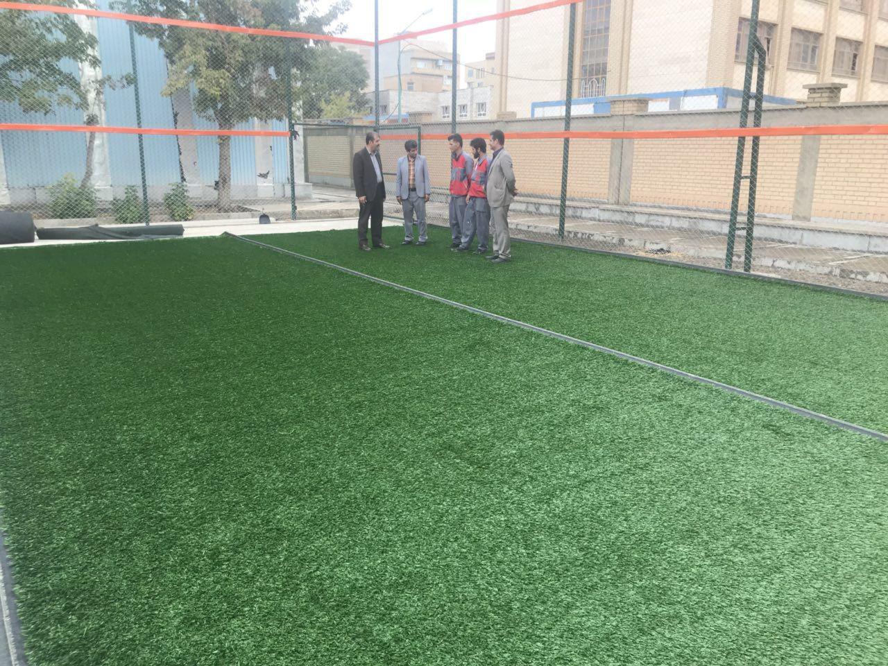 برای اولین بار در آذربایجان غربی، ساخت چمن مصنوعی در یکی از مدارس بوکان