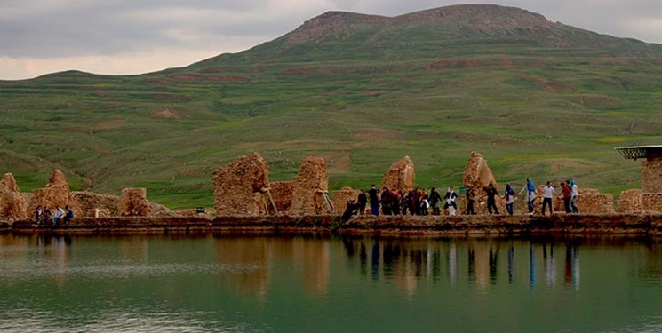 دریاچه‌ای اسرارآمیز در آذربایجان غربی که احتمالا انگشتر حضرت سلیمان درون آن نهفته است! + تصاویر
