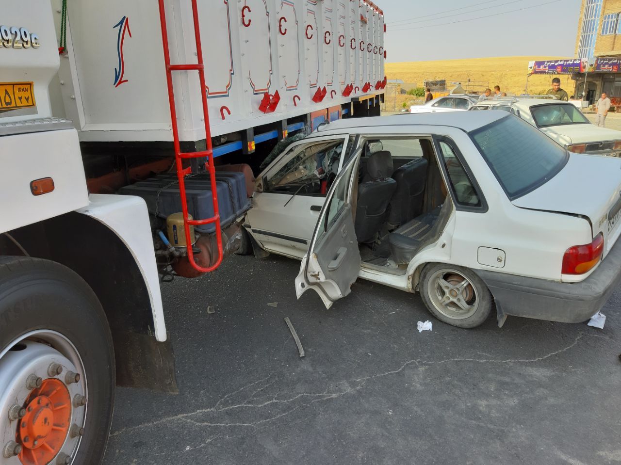 برخورد خودرو با کامیون در جاده بوکان-میاندوآب ۶ زخمی برجای گذاشت