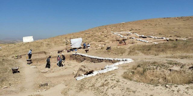 کاوش‌های باستان‌شناسی در گورستان ۲۸۰۰ ساله قلایچی بوکان آغاز شد